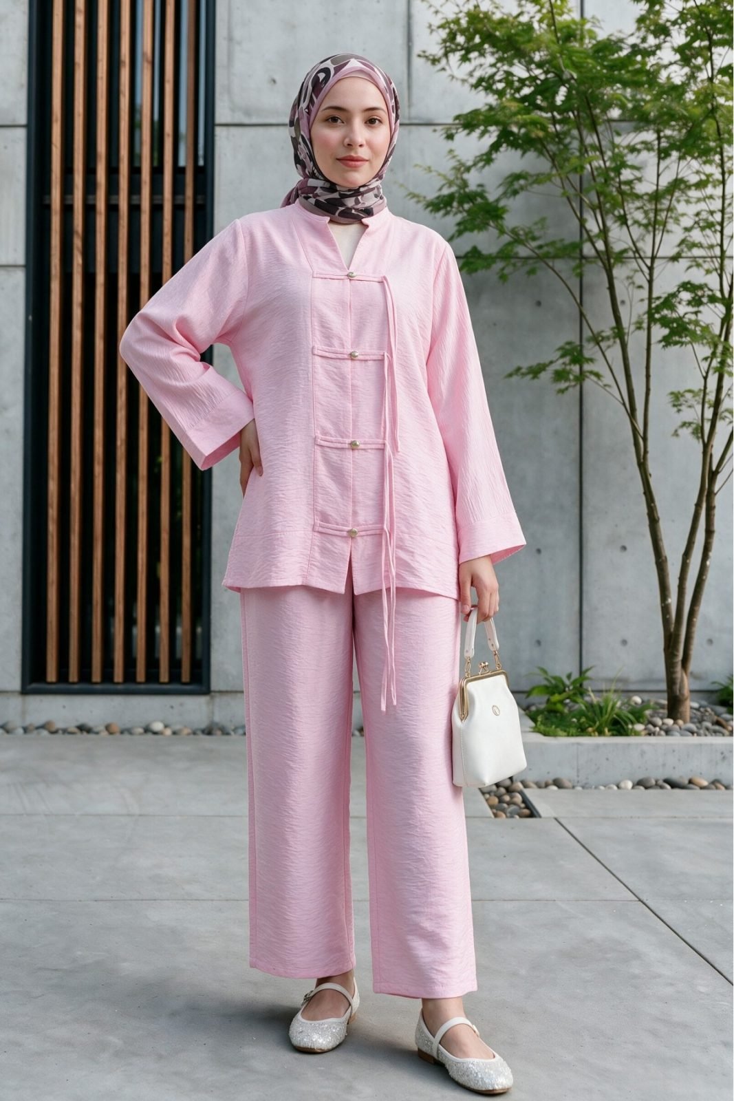 Flared aeropen suit with flared-sleeved pants and button embroidery